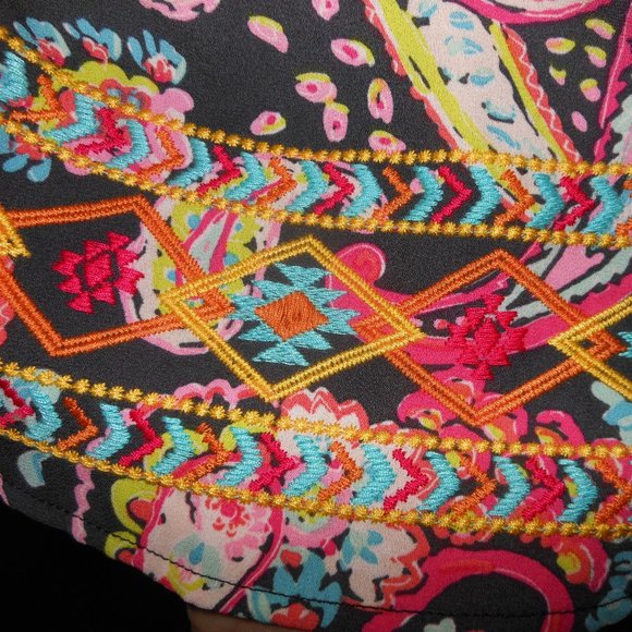 Brand new Emily Wonder Embroidered Boutique Tunic - Picture 5 of 8